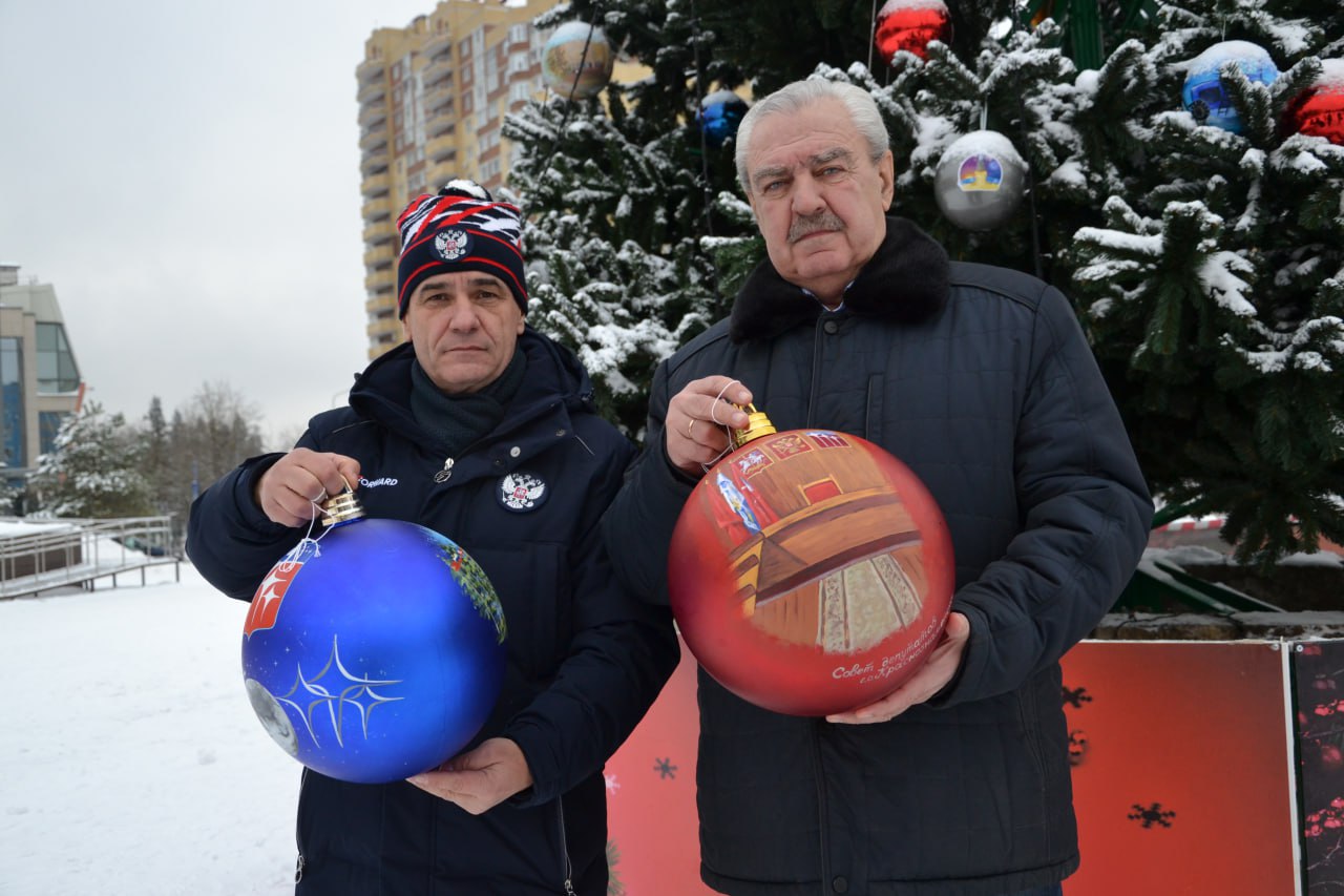 Глава Краснознаменска Владимир Пирогов (слева), председатель Совета депутатов Александр Мостковой (справа). Фото: Администрация Краснознаменска