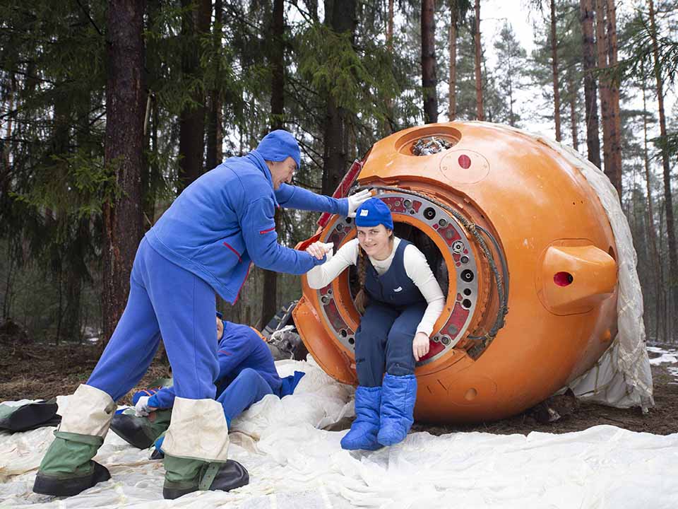 Если капсула оказалась в лесу, специалист заранее знает, как действовать. Фото: пресс-служба Центра подготовки космонавтов имени Ю. А. Гагарина / Павел Швец