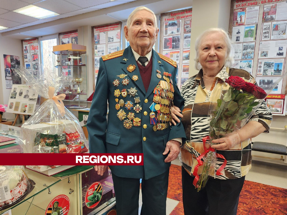 Ветеран с женой Аллой Жучковой. Фото: REGIONS/Наталья Дорошева