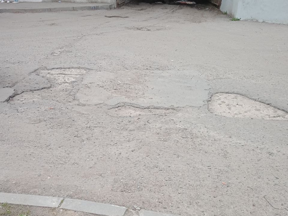 Состояние дороги на Школьном бульваре, 9. Фото: t.me/chernogolovka_live