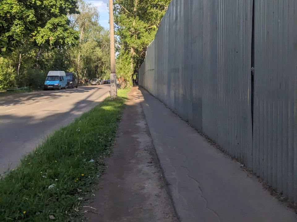 Велодорожка вдоль забора. Фото: личный архив Ярославы Балобановой