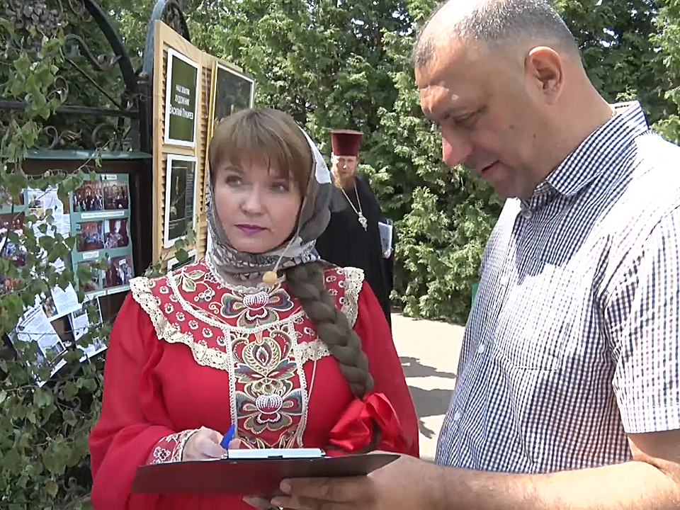 Сбор подписей. Фото: ТВ «Комсет»