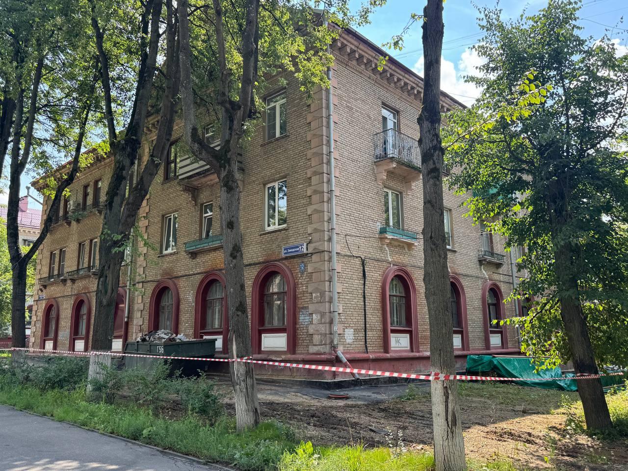 В конце августа завершат капитальный ремонт кровли в доме № 12 на Заводской улице в Видном. Фото: пресс-служба администрации Ленинского г. о.