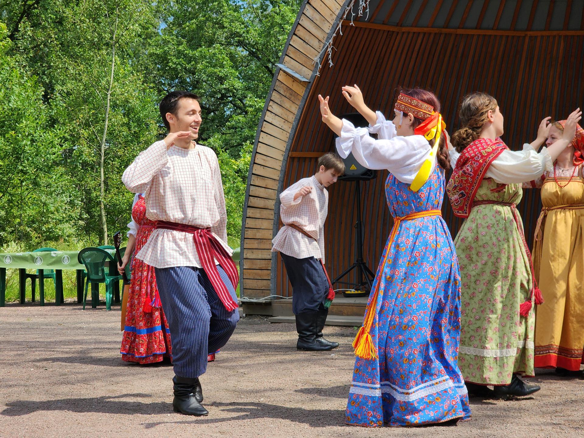 Народные танцы. Фото: Наталья Дорошева