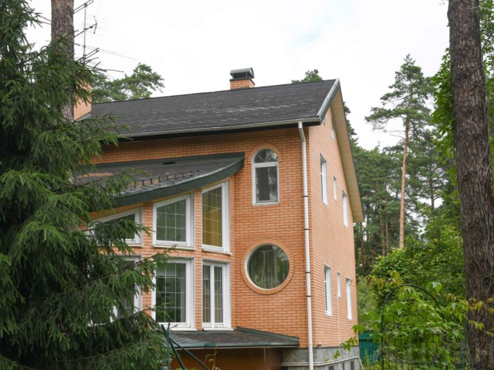 Фото: городская доска объявлений 