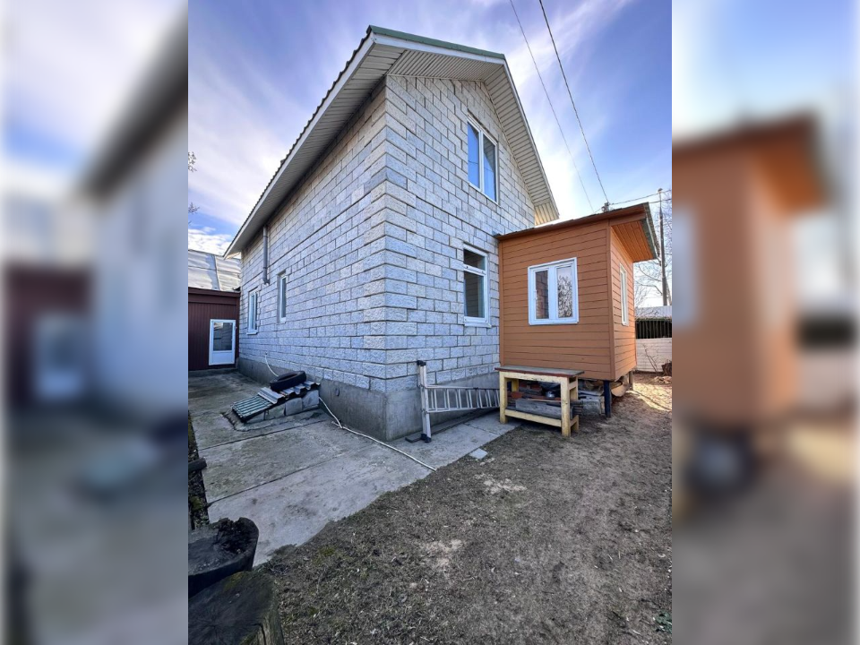 Фото: городская доска объявлений 
