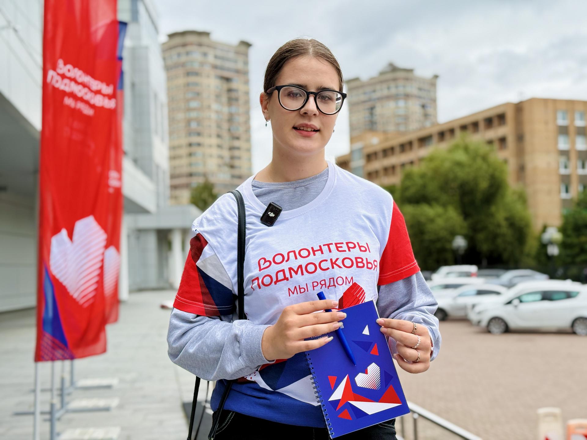 Волонтер Злата Калинина. Фото: Ольга Стаферова