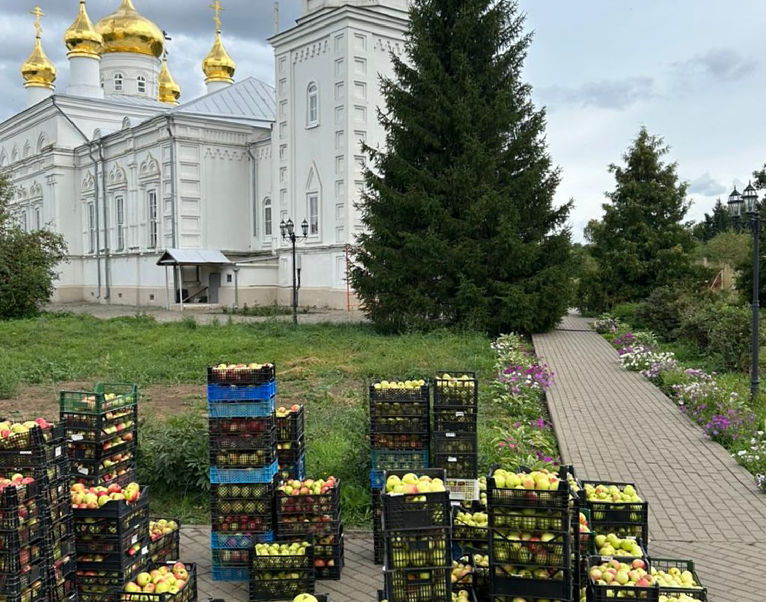 Фото: Успенский храм деревни Рожново