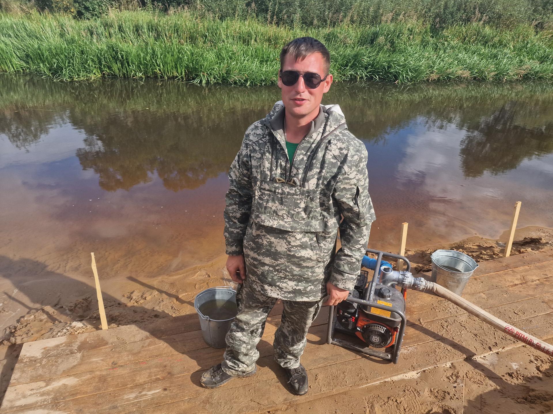 На работу лесник налегке не ходит. Фото: МедиаБанк Подмосковья/Ольга Шаронова