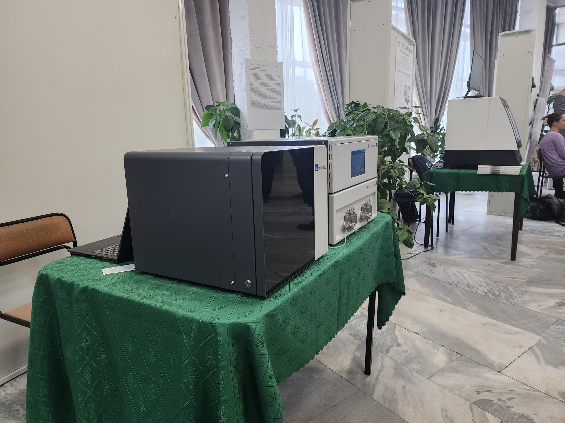 Разработки черноголовских ученых на форуме. Фото: МедиаБанк Подмосковья/Иван Петрушин 