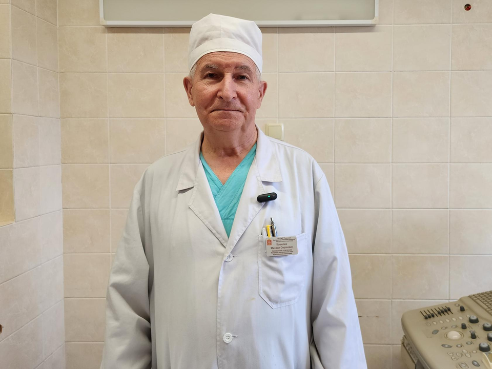 На фото — заведующий хирургическим отделением Михаил Кошелев (Источник: МедиаБанк Подмосковья/Ирина Моисеева)
