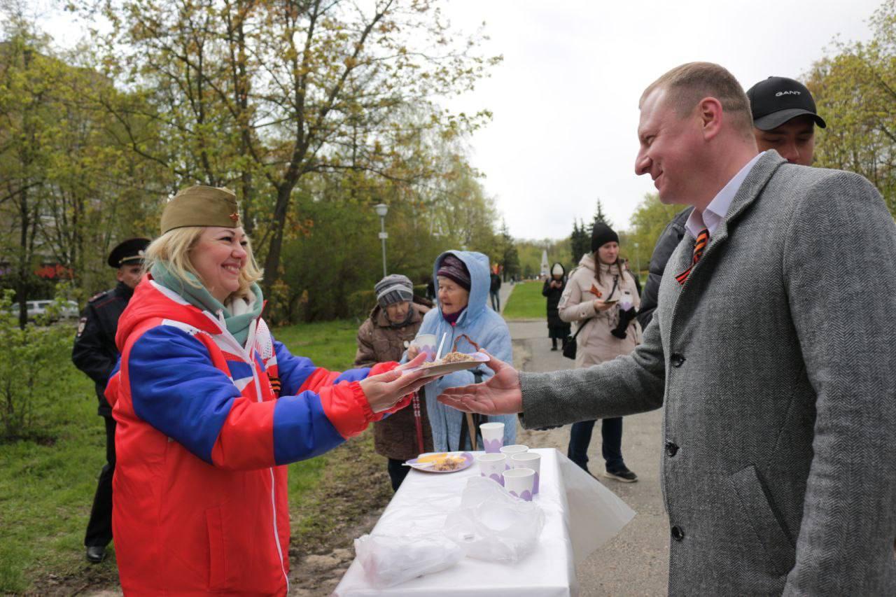 Практически ни один городской праздник в Черноголовке не обходится без помощи волонтеров. Фото: пресс-служба администрации г.о. Черноголовка