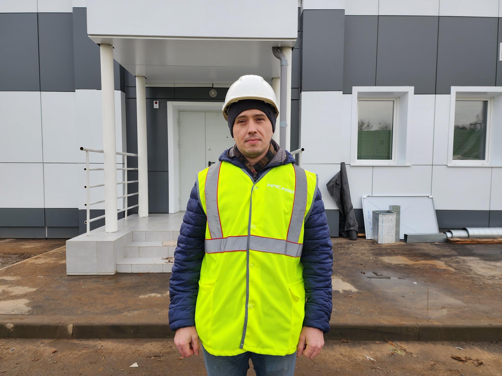 Сотрудник АО «ДиМ» — Мостоотряд-114 Денис Сизько. Фото: МедиаБанк Подмосковья/Ирина Моисеева