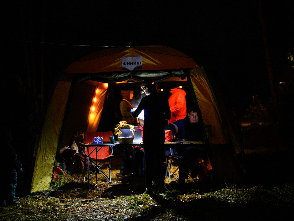 Зона с горячим чаем и угощениями. Фото: пресс-служба турнира «Ночной остров»