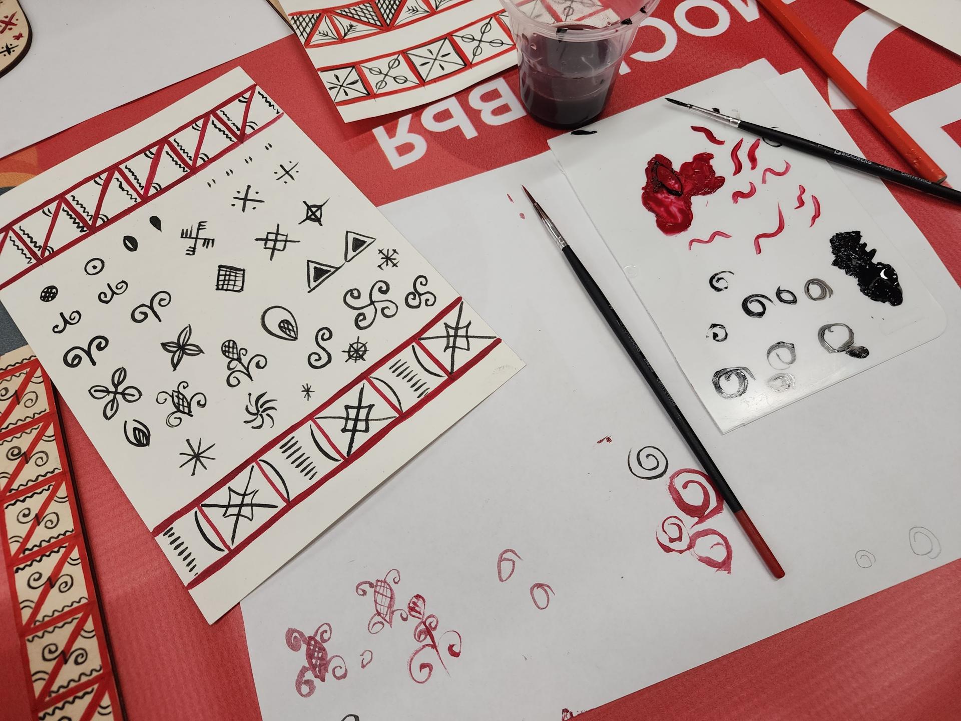 Мезенская техника росписи. Фото: REGIONS/Наталья Дорошева