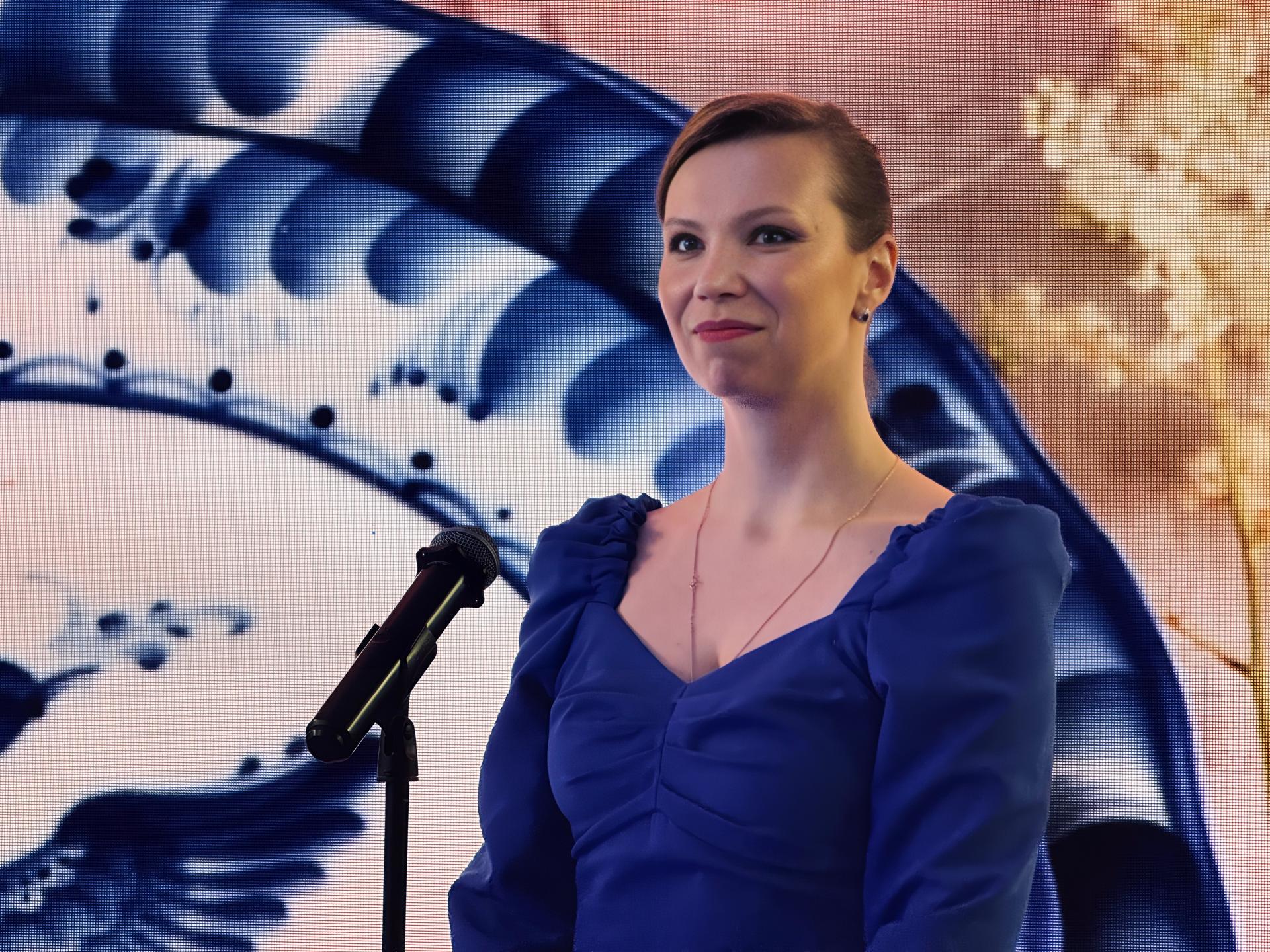 Анастасия Праведнова, креативный директор АО «Гжельский фарфоровый завод». Фото: МедиаБанк Подмосковья/Ольга Стаферова