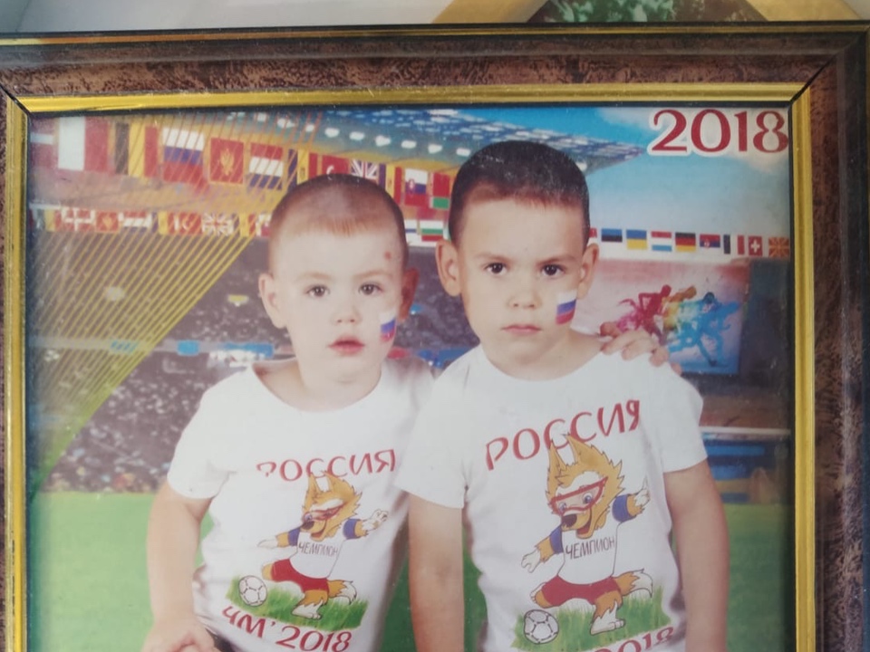 Детское фото Кирилла и его брата Данила (слева направо). Фото: личный архив Екатерины Ишковой