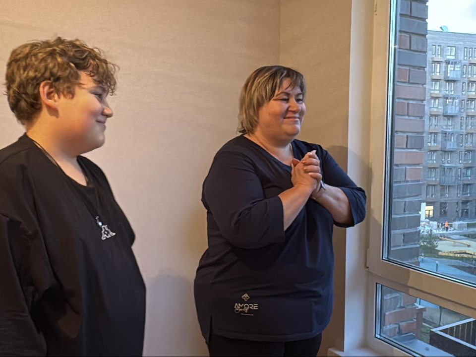 Валентина Мамонтова, первые минуты в новой квартире.  Фото: REGIONS/Мария Шматкова