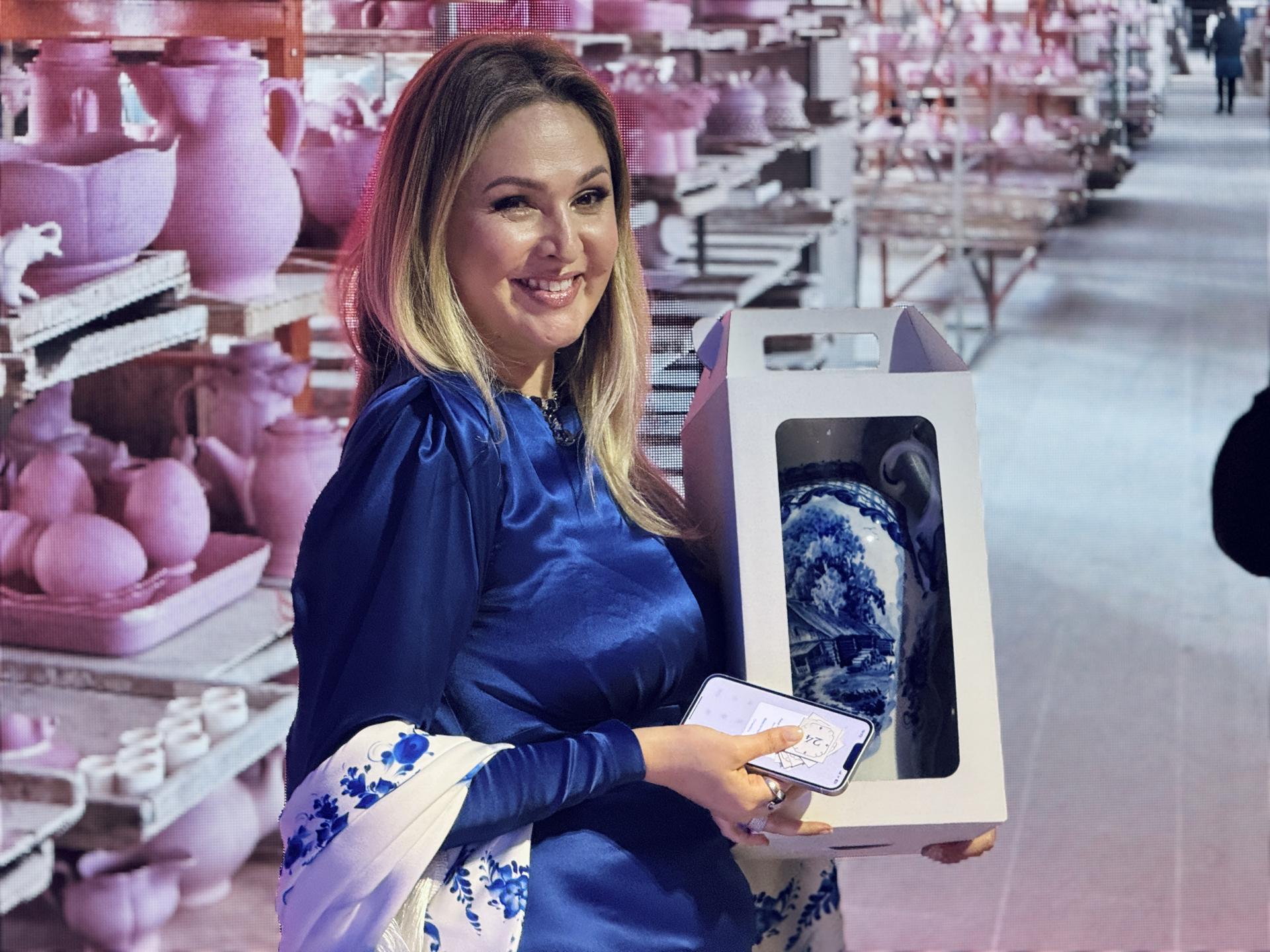 Лана Лосаберидзе, дизайнер капсульной коллекции «Зимняя Гжель». Фото: МедиаБанк Подмосковья/Ольга Стаферова  