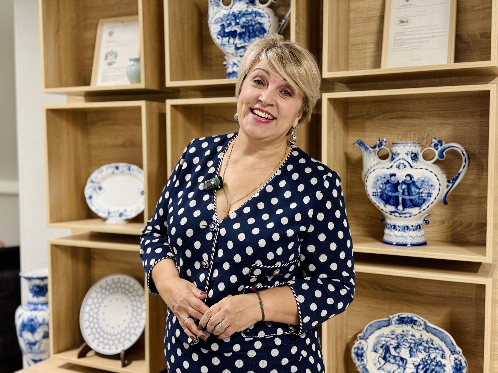 Галина Голинкова, заместитель генерального директора «Гжель — художественные мастерские» (Объединение «Гжель»). Фото: МедиаБанк Подмосковья/Ольга Стаферова