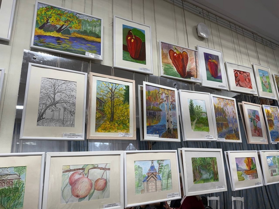 Работы учеников изостудии. Фото: t.me/ncktgluhovo