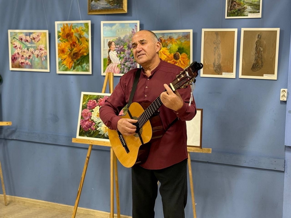 Исполнитель Румен Довнар. Фото: t.me/ncktgluhovo