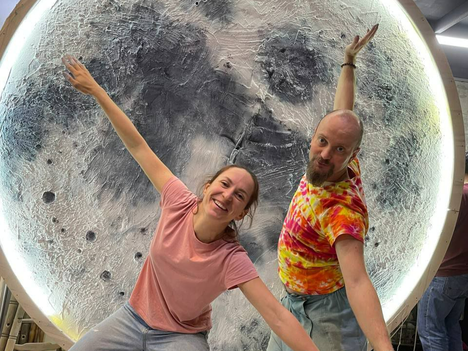 Декораторы Луны - Василий Рябов и Александра Рыжкова. Фото: архив ДК «Лидер Актив»