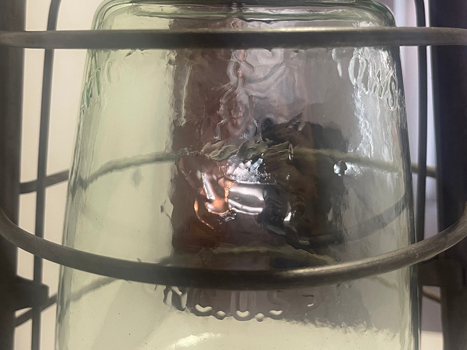 Горящий в сумерках фонарь очевидцы принимали за летучую мышь. Фото: Щелковский историко-художественный музей