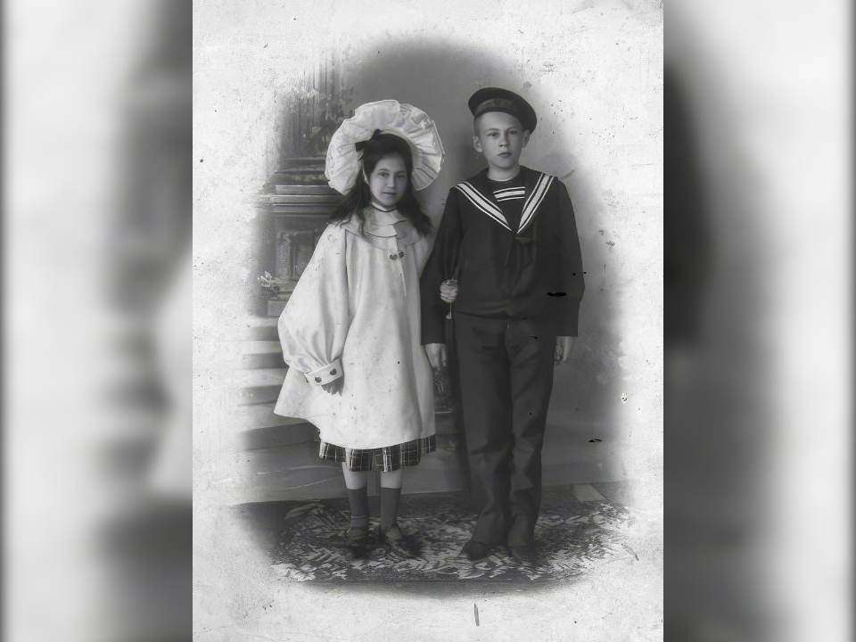 Мария Морозова с братом Тимофеем. Фото: музей-заповедник Горки Ленинские 