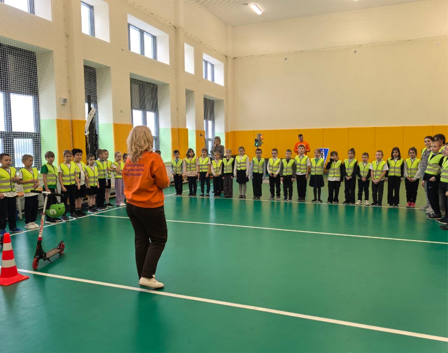 Фото: Средняя школа № 1 им. В.Н. Леонова.