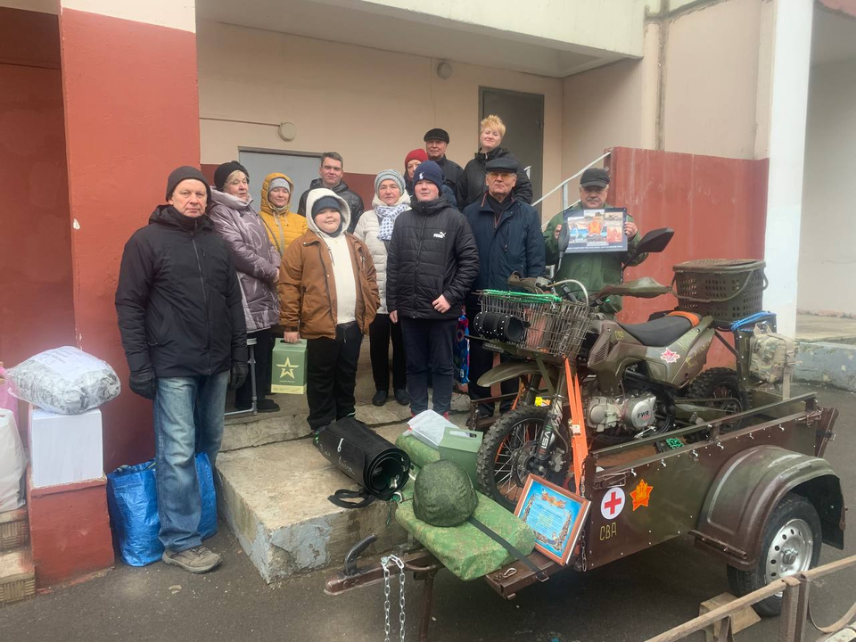 Участники акции по передаче мототехники на фронт. Фото: личный архив Валерия Сайгакова