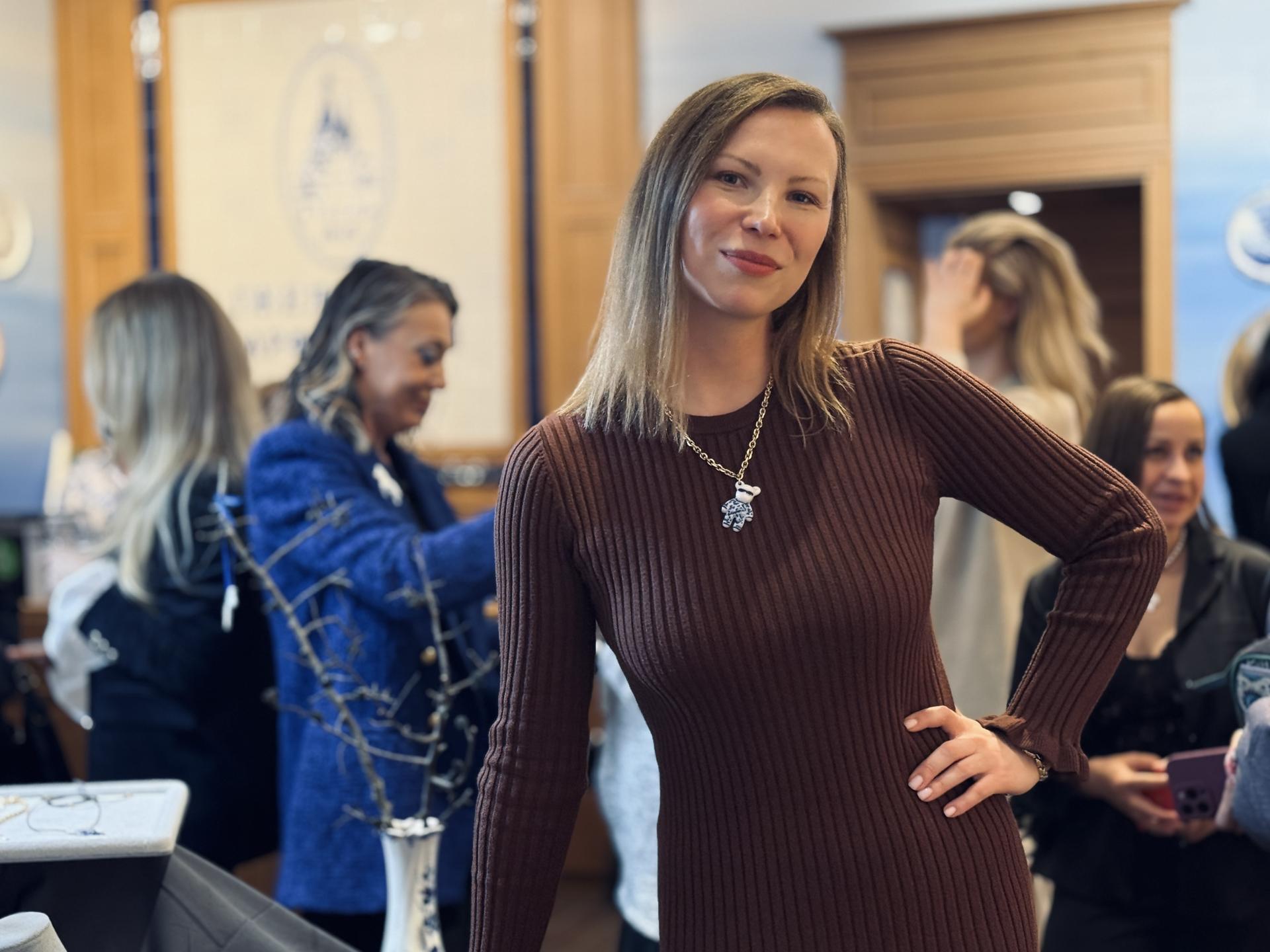 Креативный директор АО «Гжельский фарфоровый завод» Анастасия Праведнова. Фото: МедиаБанк Подмосковья/Ольга Стаферова