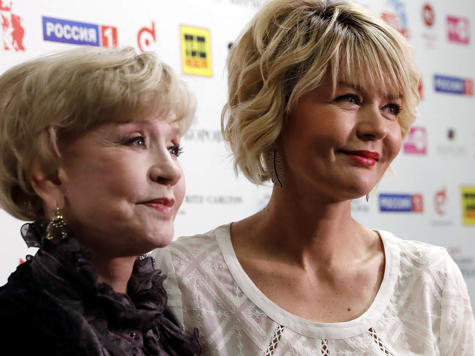 Вера Алентова и Юлия Меньшова (слева направо). Фото: ТАСС/Артем Геодакян