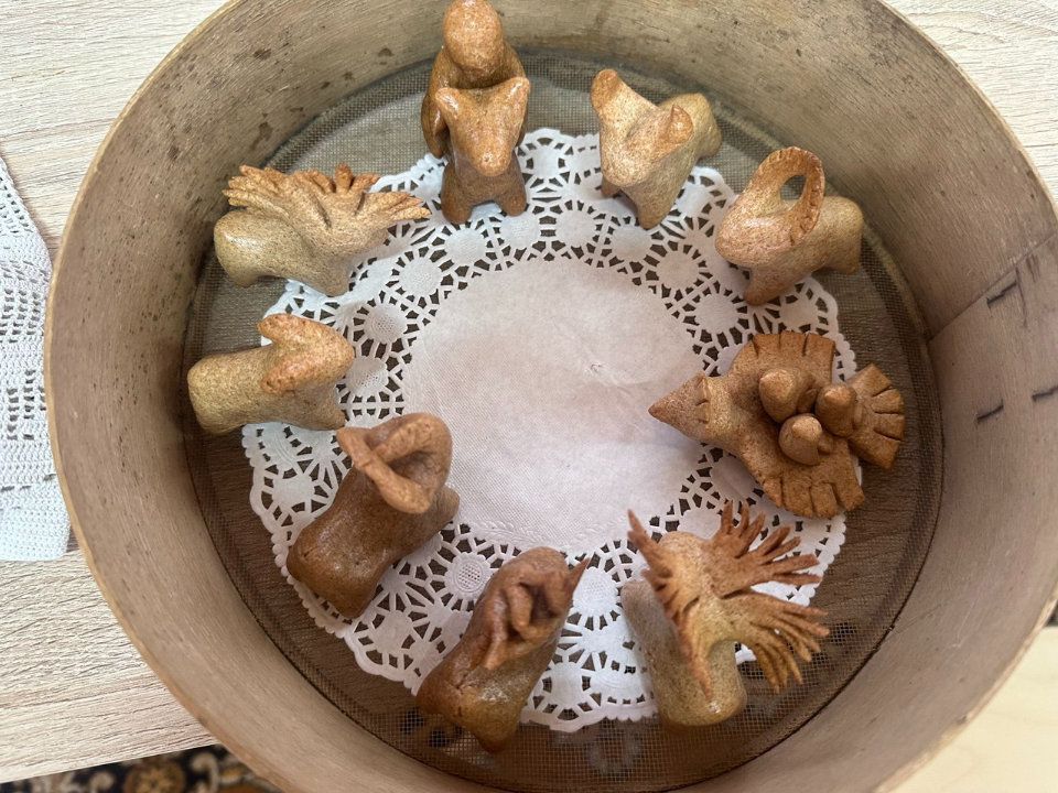 Считалось, что фигурка, которую человек вытянул или получил в подарок, определяет его судьбу на ближайший год. Фото: музей-заповедник «Горки Ленинские» 