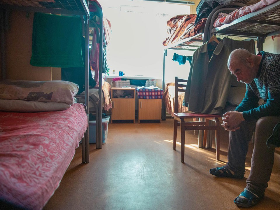 Дети отобрали квартиру и выгнали бомжевать: столичного пенсионера с потерей памяти спасли в Лотошино