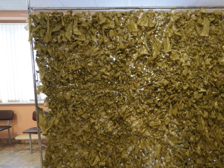 Лицеисты с педагогами и родителями научились плести маскировочные сети