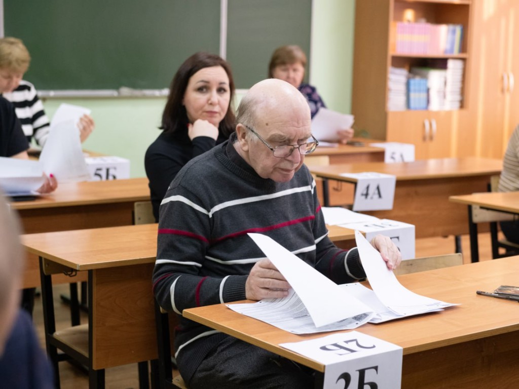 Тестовое ЕГЭ по истории написали родители школьников лыткаринской гимназии