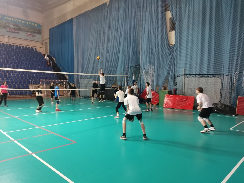Команды из Протвино показали результат на турнире по волейболу «Ура, каникулы!»