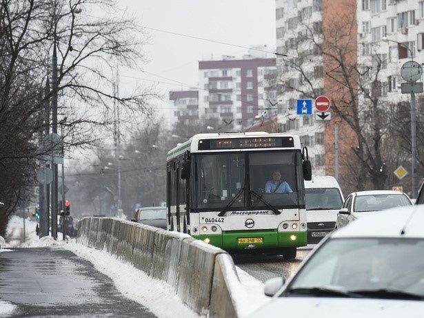 Загруженность подмосковных дорог в четверг утром составляет четыре балла