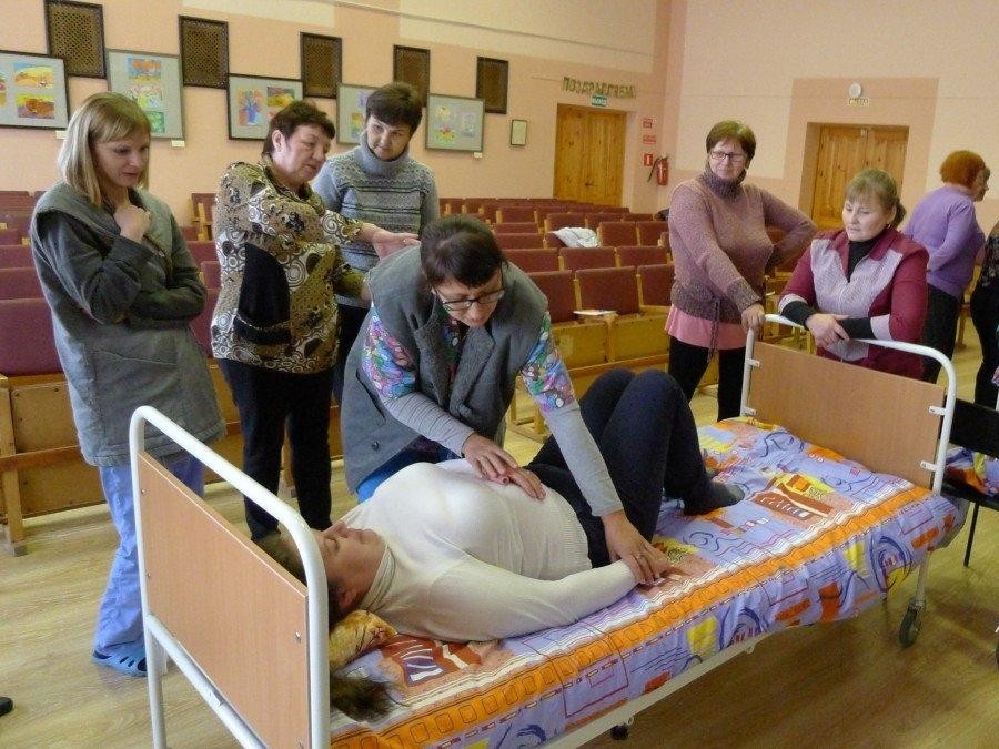 Жители округа могут пройти обучение в Школе ухода за инвалидами