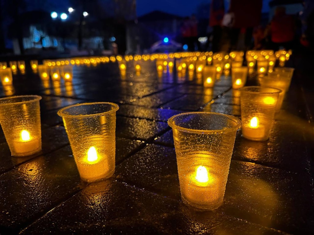 Тысячи свечей в память о жертвах теракта в «Крокус сити холле» зажгли жители Можайского округа