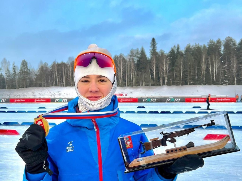 Спортсменка из Подмосковья победила в индивидуальной гонке на этапе Кубка России по биатлону