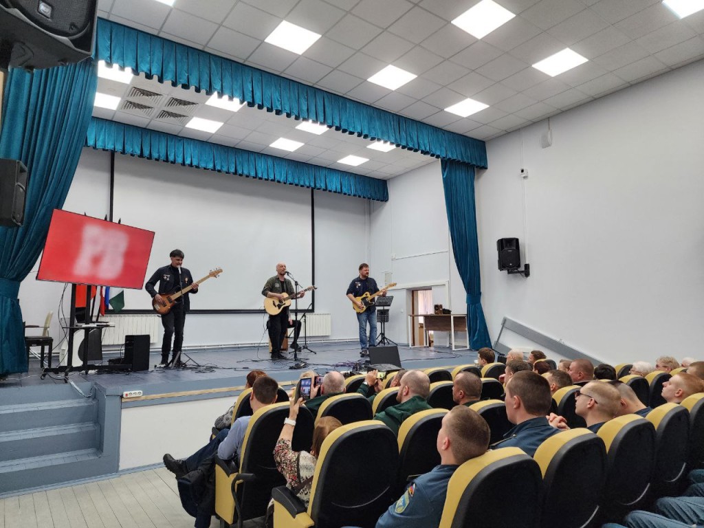В реабилитационном центре «Ясенки» перед бойцами СВО выступили известные отечественные рок-музыканты
