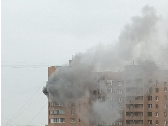 Сильный пожар вспыхнул в многоэтажке в Одинцове, 20 человек эвакуированы
