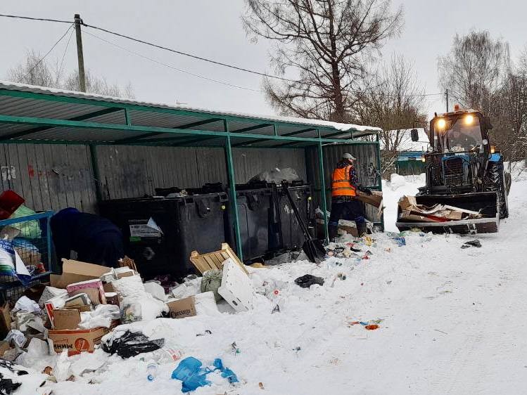 В Волоколамском округе за выходные убрали более 20 навалов мусора на контейнерных площадках