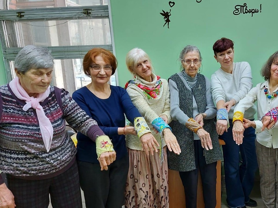 Эксклюзивные браслеты из войлока научили делать долголетов  на мастер-классе в Протвино