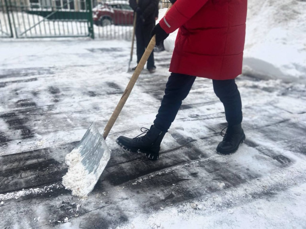 Детскую площадку на Большой Серпуховской очистили при содействии инспекторов ГУСТ