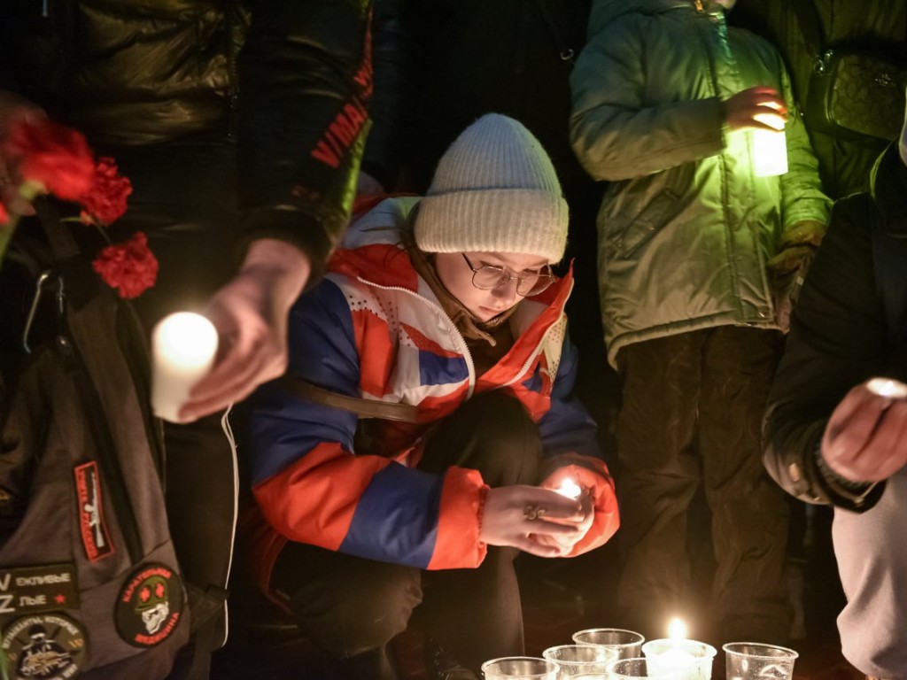 Более тысячи свечей балашихинцы выложили в слова «Крокус. Скорбим»