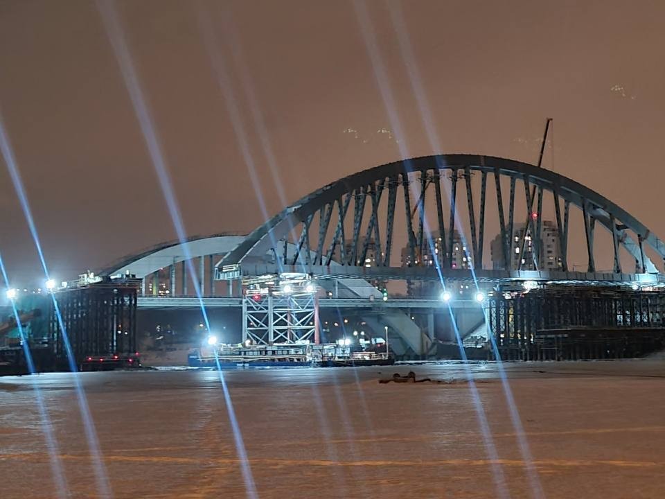 Строители произвели надвижку железнодорожного моста через канал в Химках по уникальной технологии