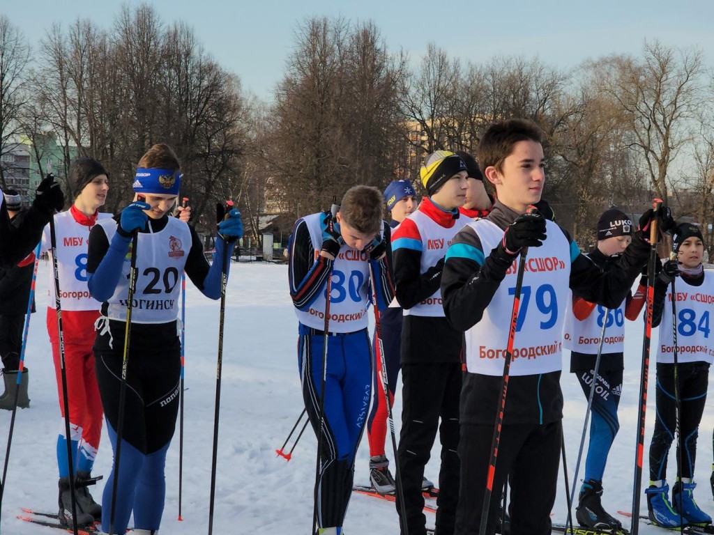 Сто спортсменов пробежали на лыжах полтора километра в Ногинске |  REGIONS.RU / Ногинск